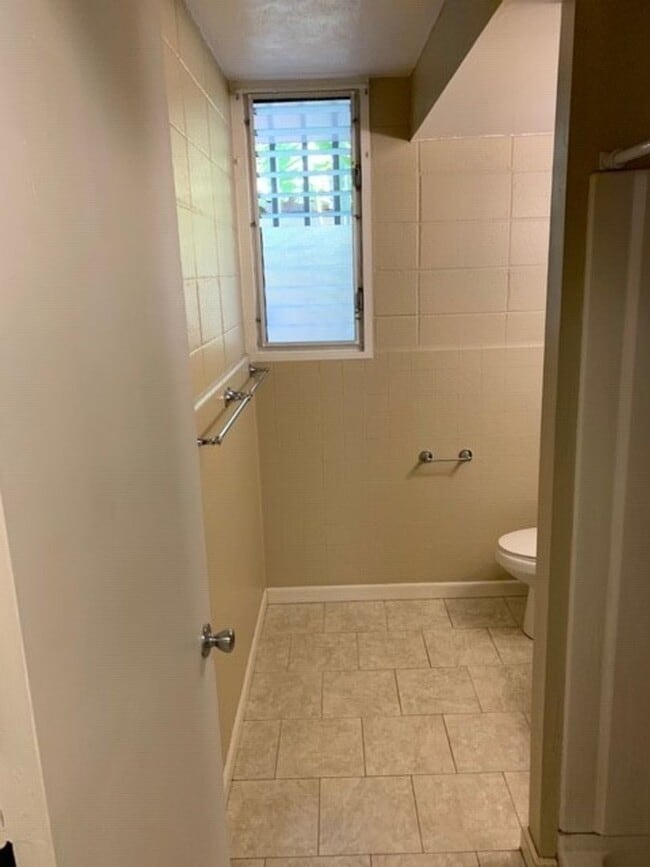 Building Photo - Kapahulu 2nd floor 1-Bedroom