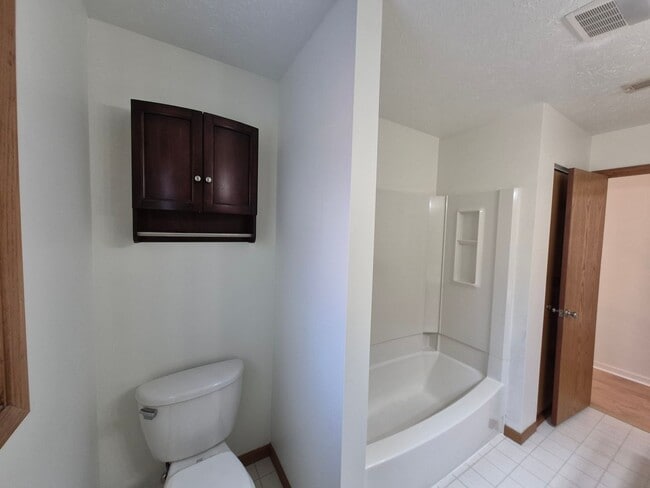 Building Photo - Charming 3BR 1.5BA Home w/ In-Unit Laundry + Central Air + Garage in Avon