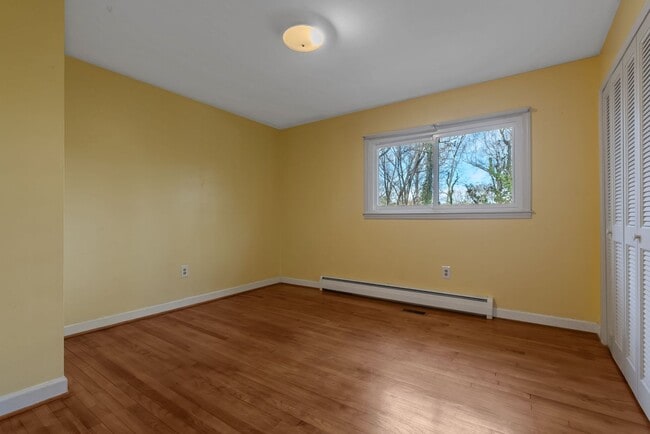 Building Photo - Charming 3-bedroom, 2-bath traditional home situated less than two miles from Clemson University!