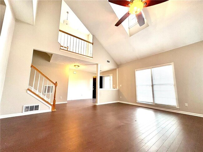 Building Photo - 1505 Yorktown Dr NW