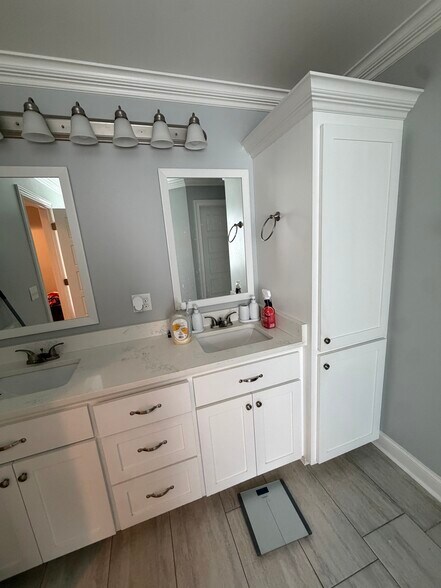 Master Bath - Double Sink (His&Hers) - 644 Osprey Cir