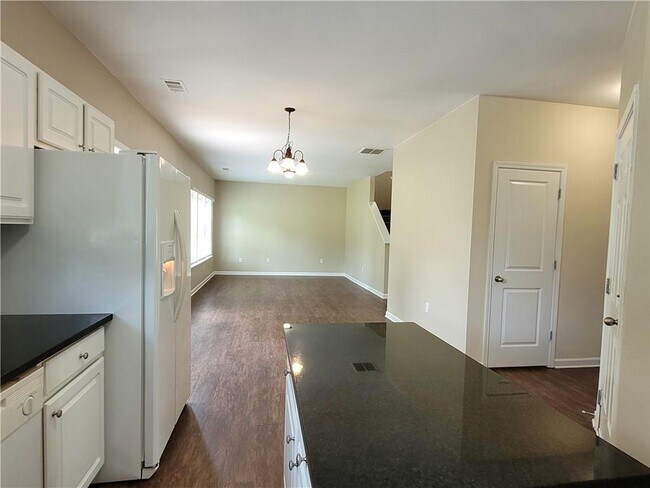Building Photo - 6010 Stonebrook Ln