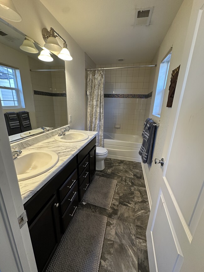 Master Bath - 2684 Iola St