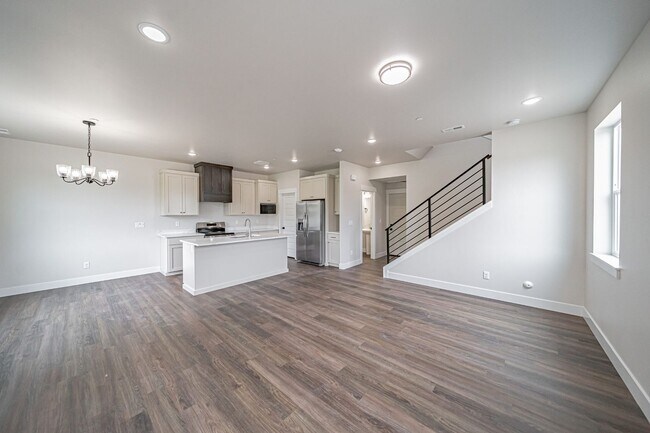 Building Photo - Beautiful 4-Bedroom Townhome for Rent off of Sunnyside in Idaho Falls