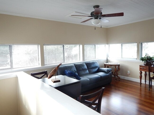 Building Photo - 16909 Franklin Ave