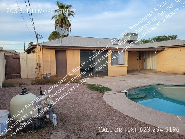 Building Photo - 4 Bed/2 bath with pool ready for immediate...