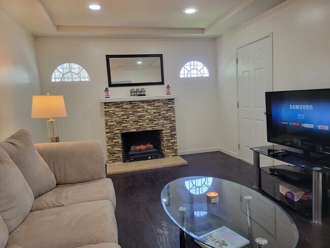 Building Photo - 7315 Wilcox Ave