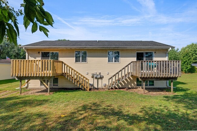 Building Photo - Cardinal Ave