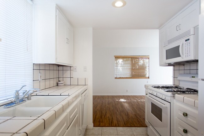 Building Photo - 539 Venice Way