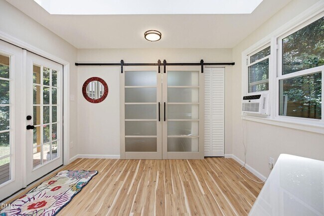 Building Photo - 603 N Estes Dr
