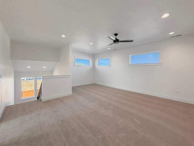 Building Photo - Luxury New Construction in Centerra: 4-Bed High-End Home, Dog Friendly, Fenced Yard, Near Downtow...