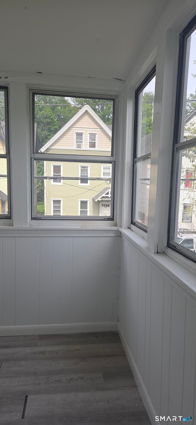 Building Photo - 426 Poplar St