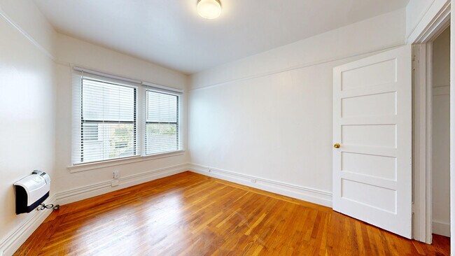 Building Photo - 216 4th Ave