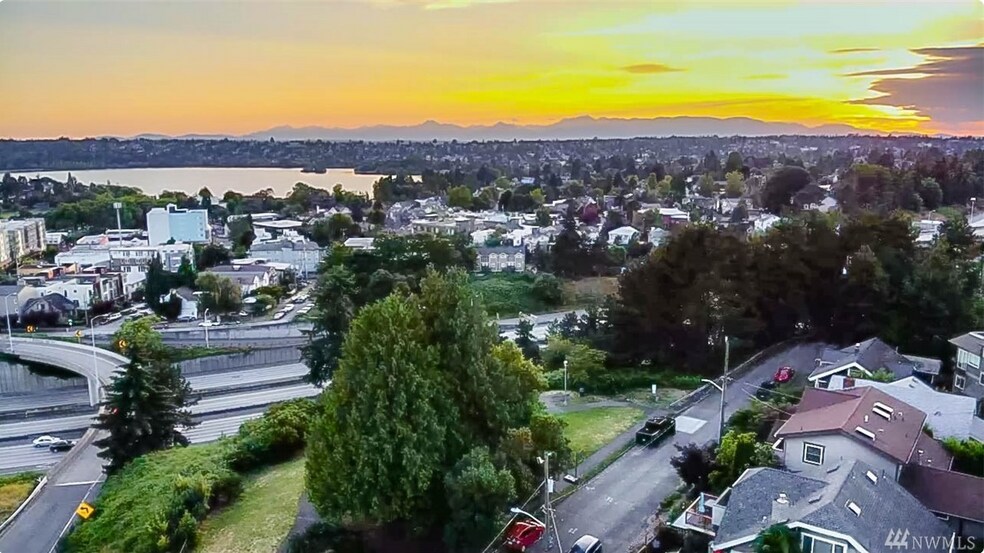 Arial view - 0.5 miles from Green Lake - 622 NE Banner Pl