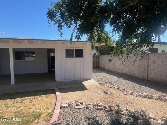 Building Photo - 8608 E Highland Ave