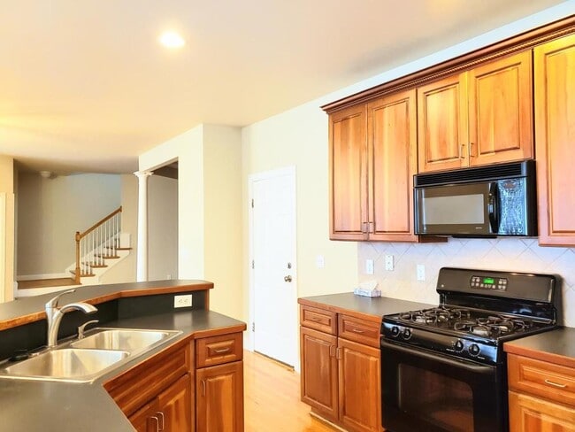Building Photo - 102 Alden Village Ct