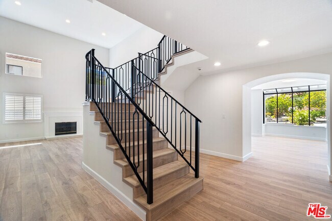 Building Photo - 6143 Lake Lindero Dr