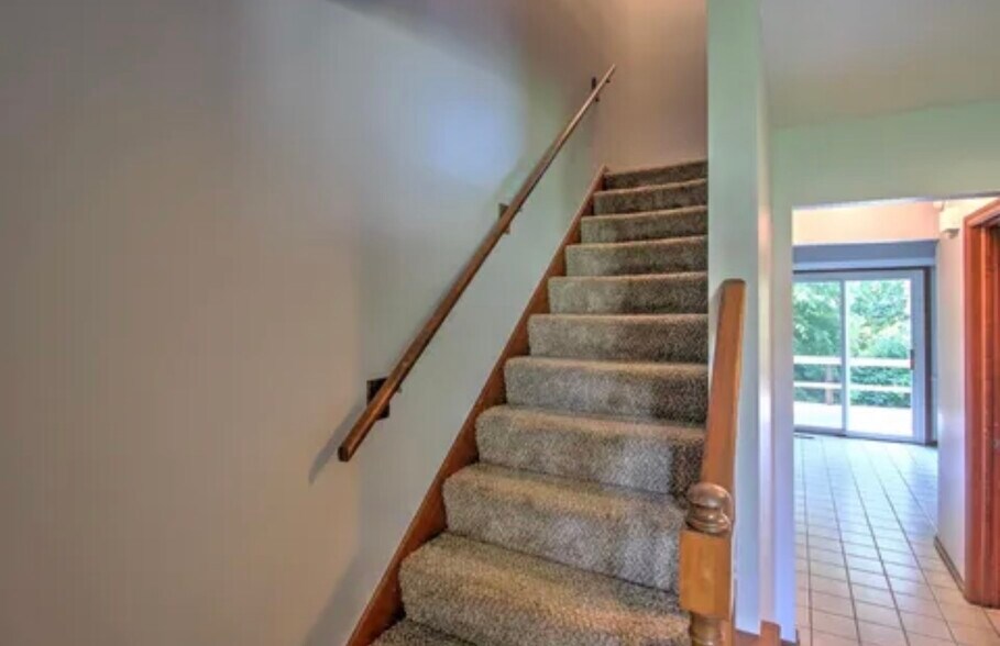Stairs to bedrooms - 8653 Refugee Rd