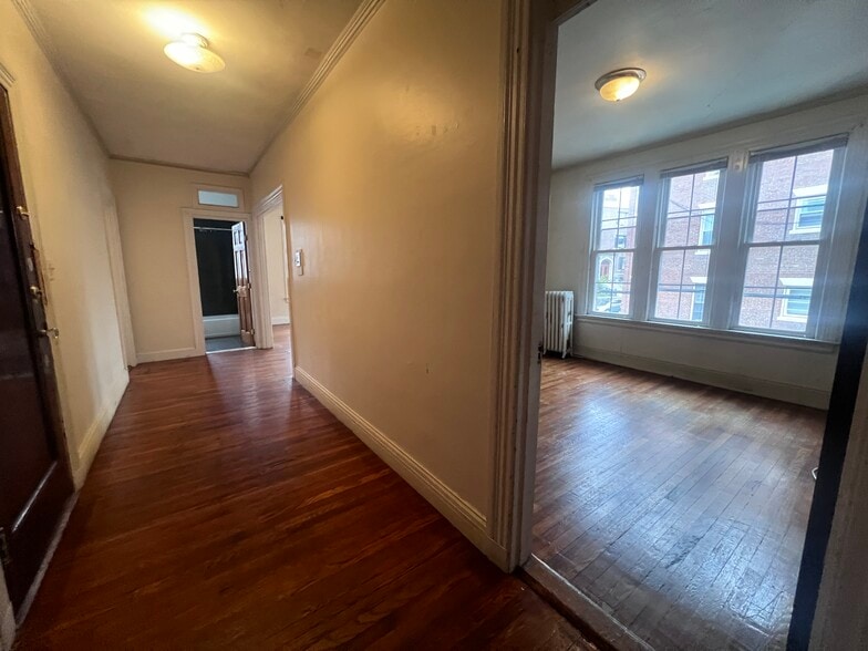 Building Photo - 18 Glenville Ave