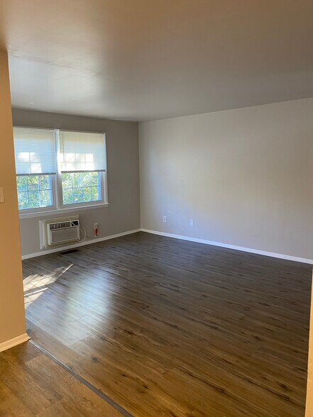 Building Photo - 1615 Bonwood Rd