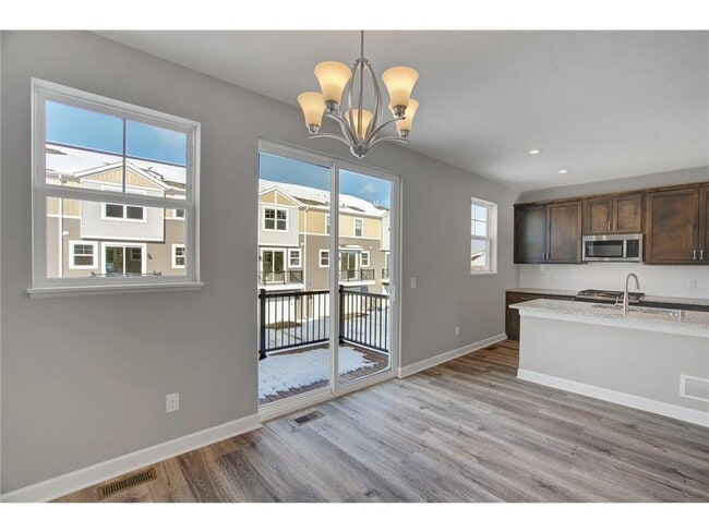 Building Photo - 855 Roselyn Dr