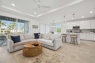 Building Photo - 3 BEDROM 3 BATH TOWNHOUSE IN VILLA MAR BON...