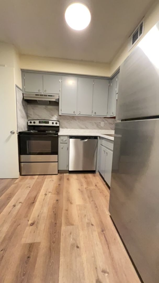 Building Photo - Oak Grove Village Apartments- Close to Lew...