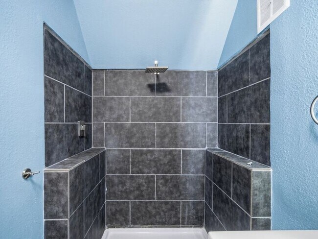 Building Photo - Stunning Updated Home in North Spokane | Bright Interiors, Modern Kitchen & Private Patio