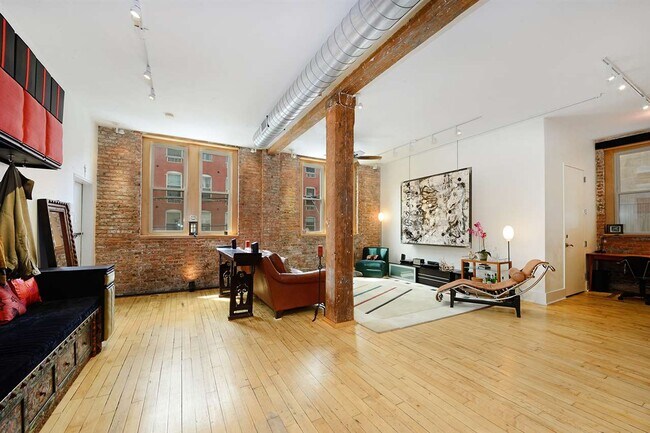 Primary Photo - 227 Grand St