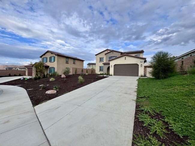 Building Photo - Spacious 4 Bedroom Home for Lease in Winch...