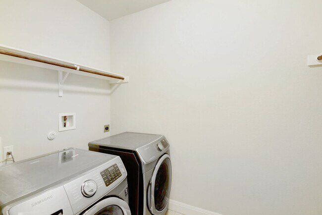 Downstairs Washer/Dryer - 5644 Siragusa Dr