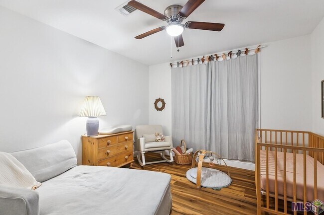 Building Photo - 9152 Woodbine St