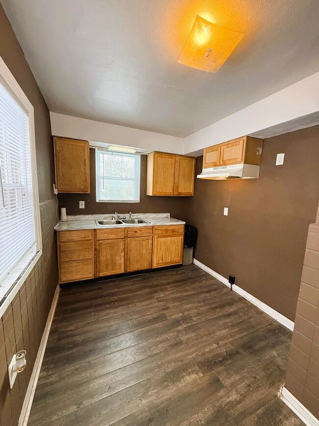 Building Photo - Spacious 2 Bedroom Rental!