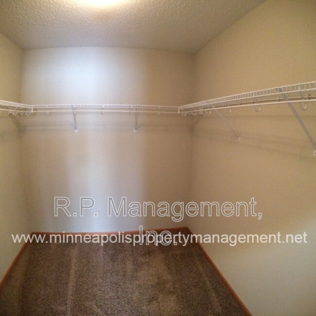 Building Photo - 10800 Hawthorn Trail