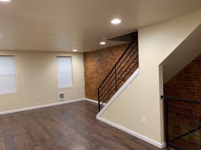 Building Photo - 24 E Silver St