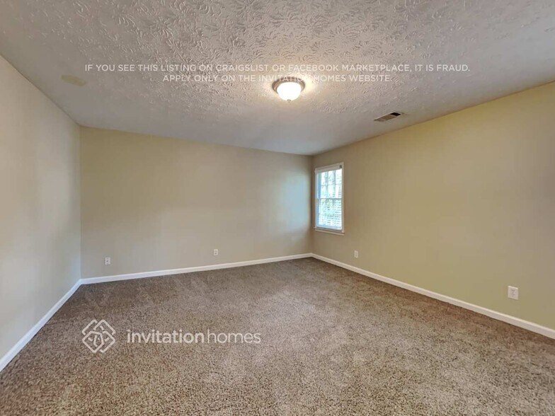 Building Photo - 1055 Burning Bush Dr