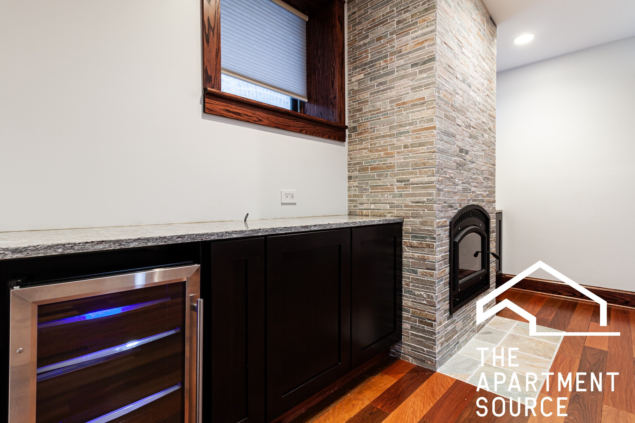 Building Photo - 1019 W Oakdale Ave