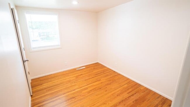 Building Photo - 5558 S Somerset Way