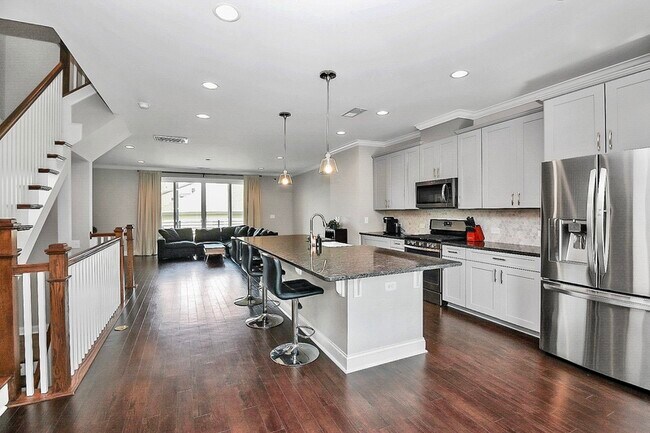 Building Photo - 2609 Statesville Ave