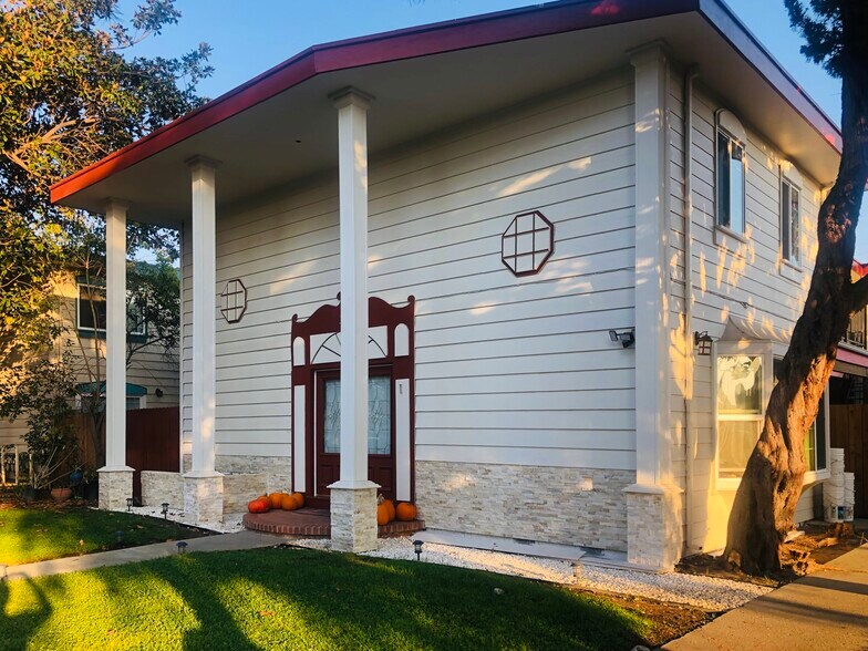 4 plex exterior - 3685 Cape Cod Ct