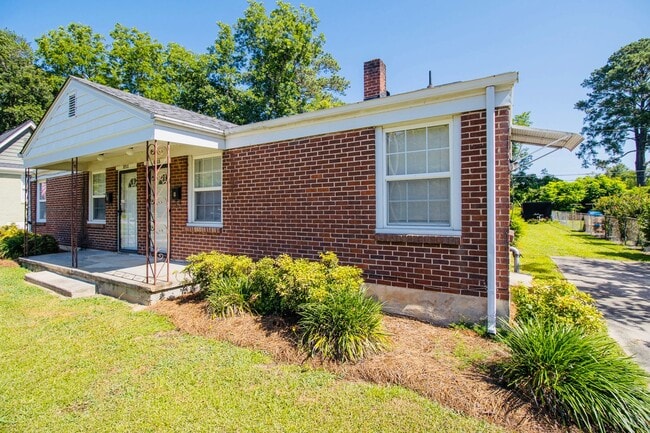 Building Photo - Charming 2-Bedroom Duplex in Rosewood – Available July 2026!