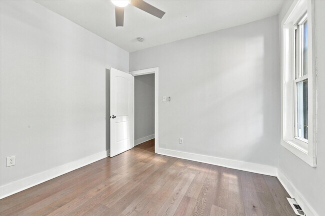 Building Photo - 5515 Catharine St