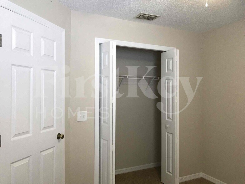 Building Photo - 601 Celito Dr