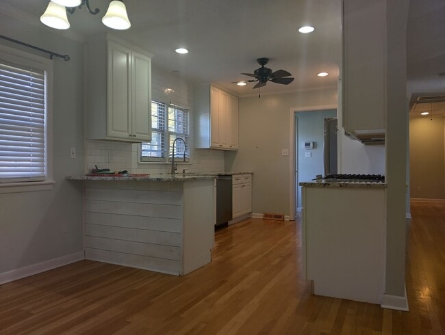 Building Photo - Beautiful 3bd/1.5ba with workshop and large backyard!