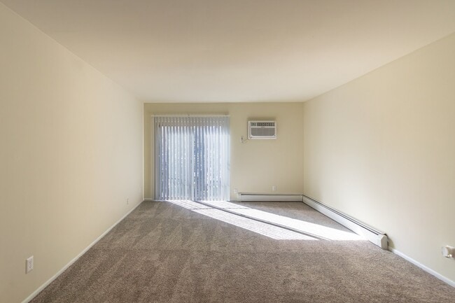 Building Photo - Romaine Court