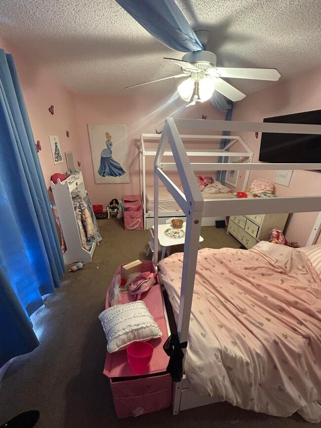 Building Photo - 818 Sandtree Dr