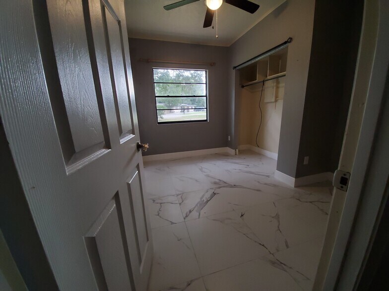 Building Photo - 820 Crenshaw Lake Rd