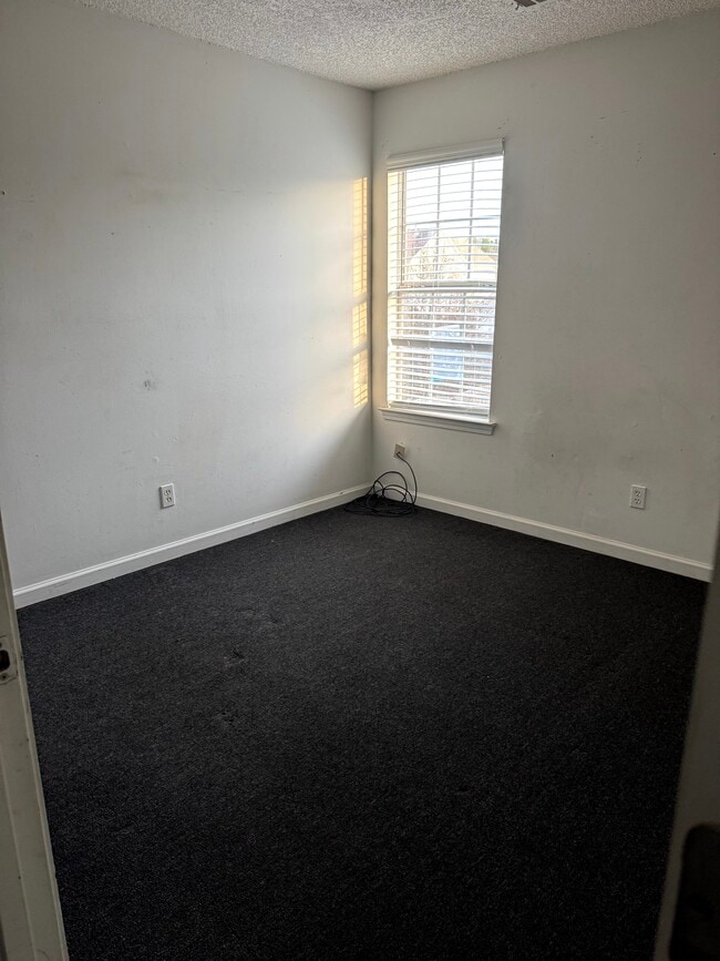 Building Photo - 1925 Boatswain Dr