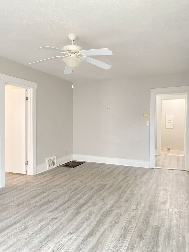 Building Photo - Cozy 2 bed 1 bath house $995 Sec 8 OK