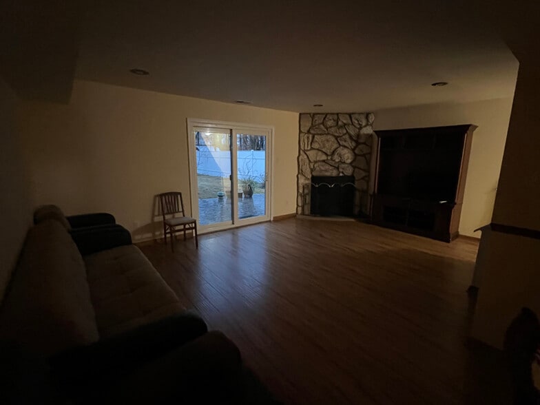 Building Photo - 10202 Murty Ln